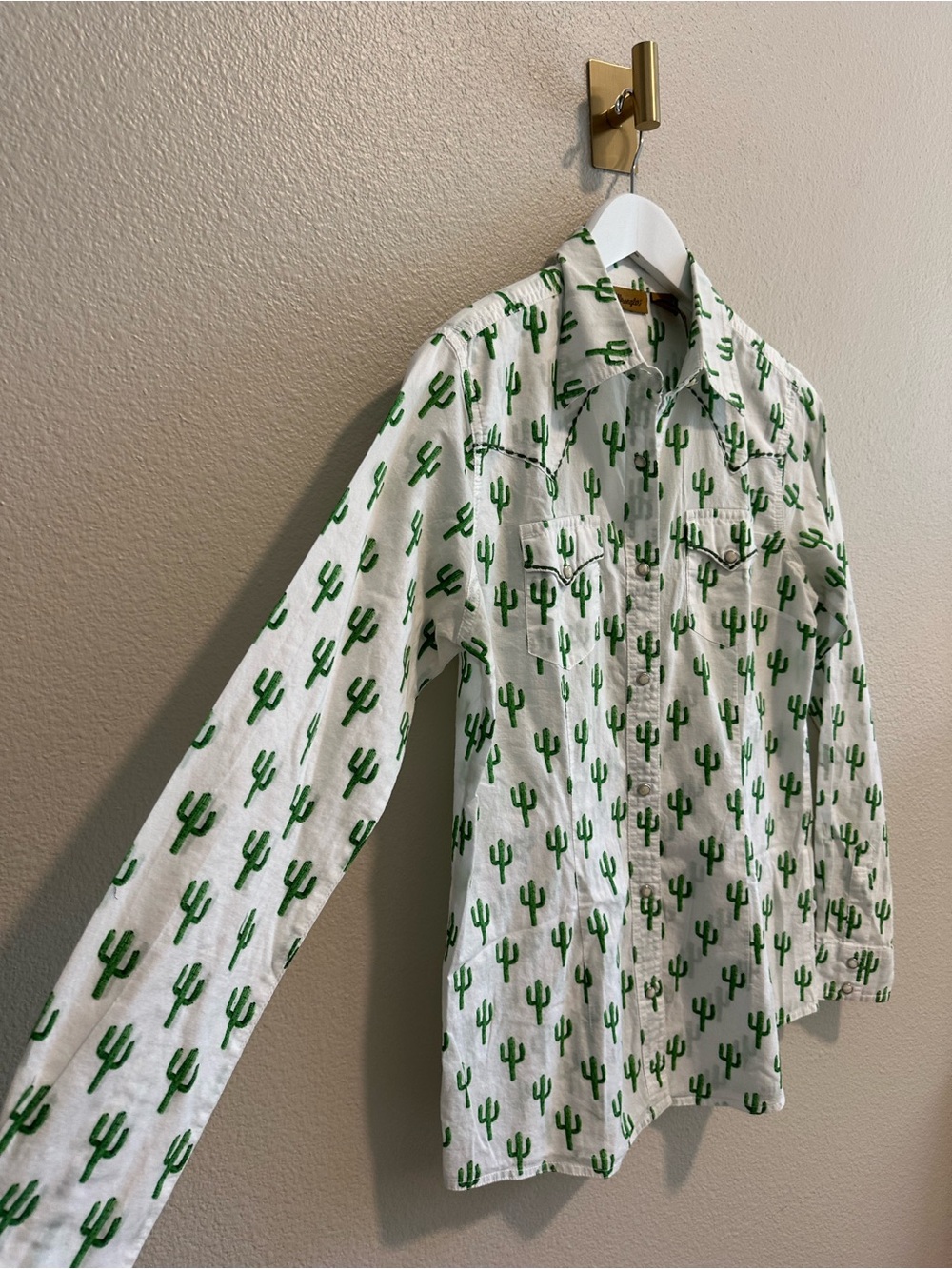 ☀️ WRANGLER Western Pearl Snap Shirt in Green Cactus Print - Picture 4 of 16